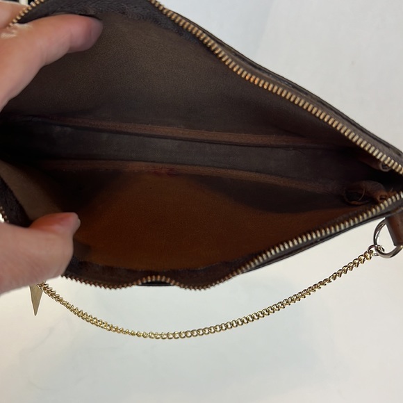 Louis Vuitton Pochette Monogram Canvas - Picture 12 of 16